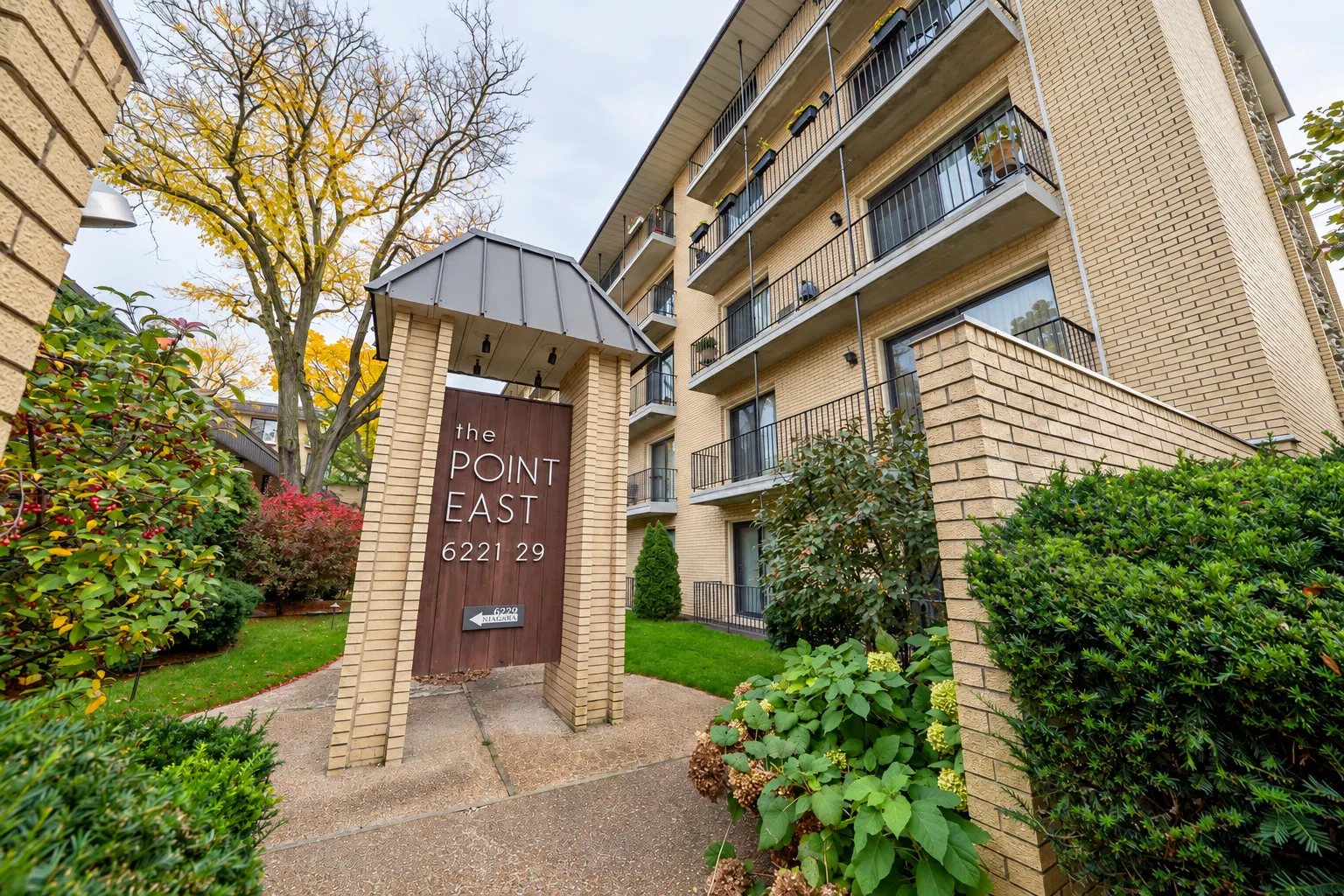 6221 N NIAGARA Avenue IL #403