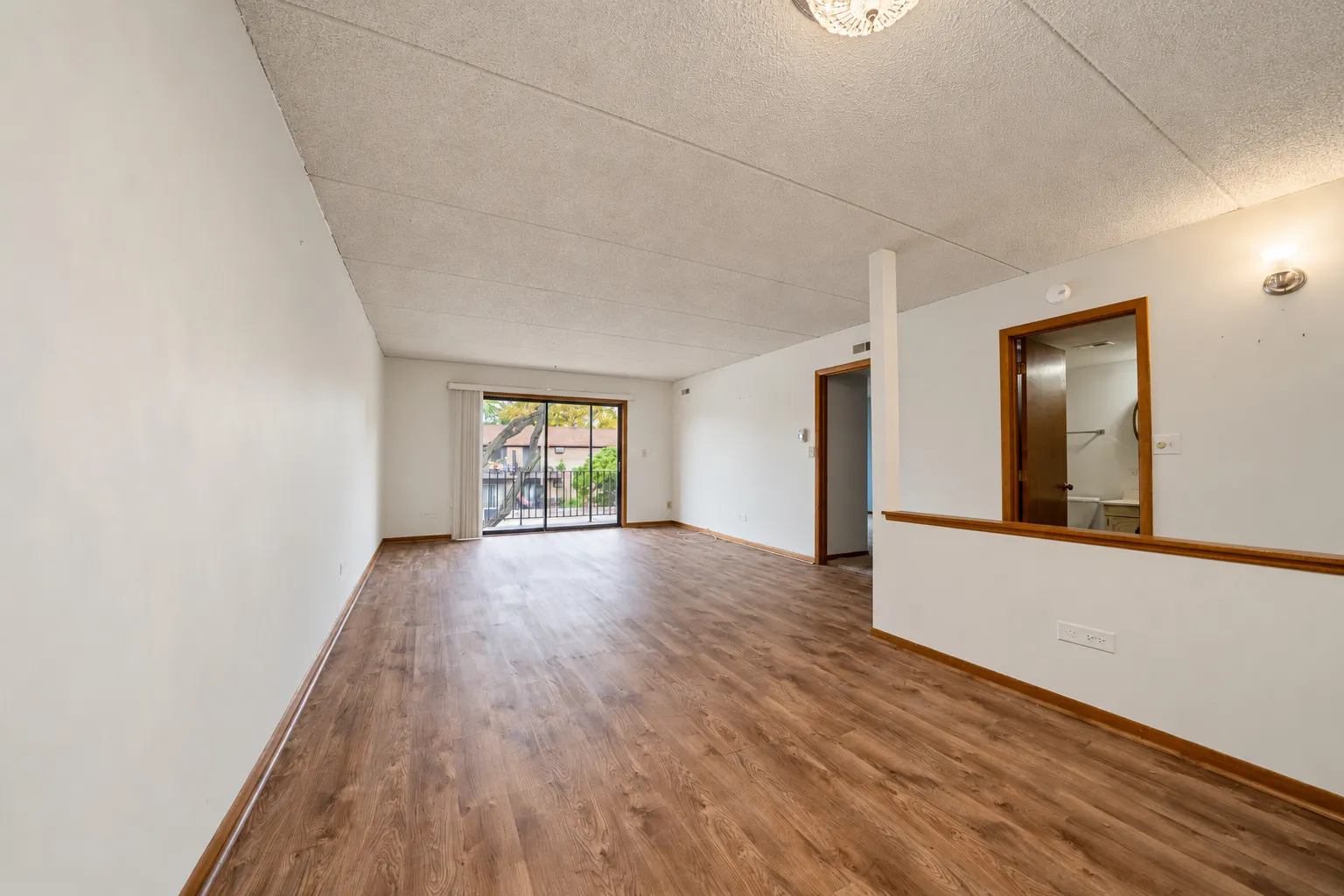 6221 N NIAGARA Avenue IL #403