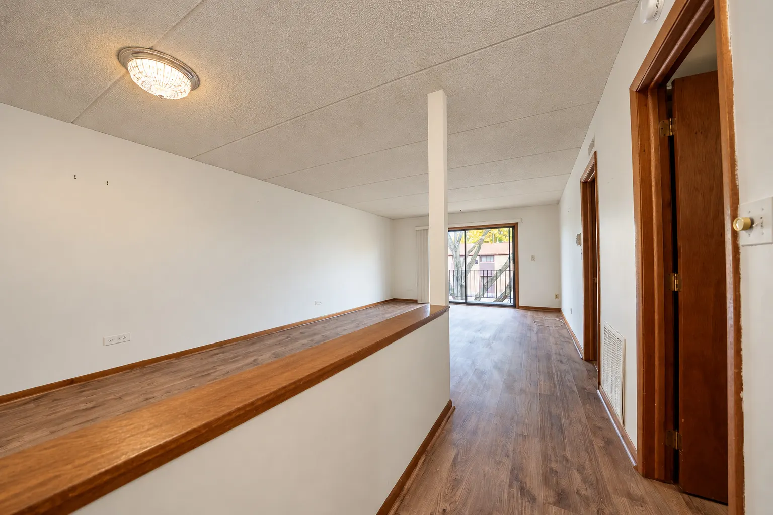 6221 N NIAGARA Avenue IL #403
