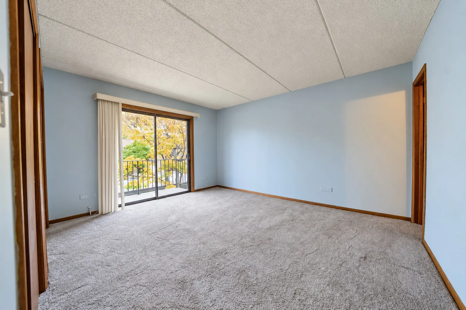 6221 N NIAGARA Avenue IL #403