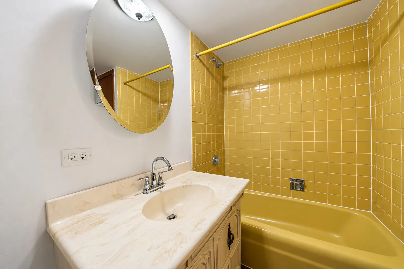 6221 N NIAGARA Avenue IL #403