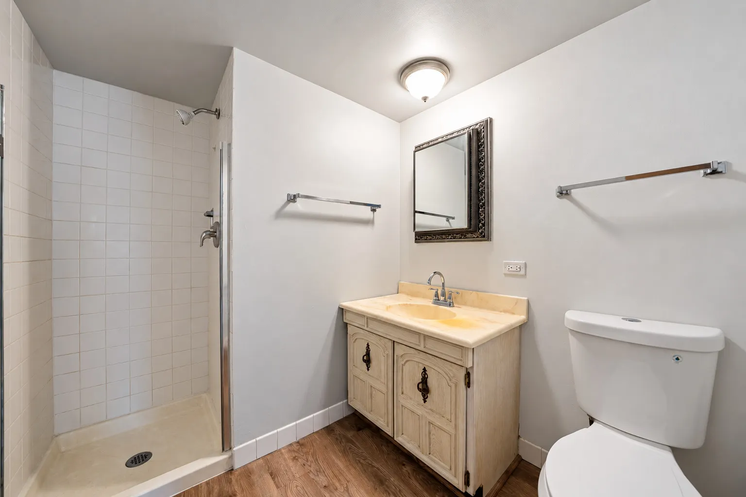 6221 N NIAGARA Avenue IL #403