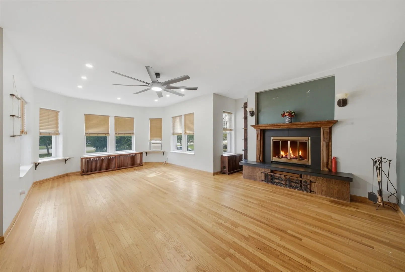 2640 W Logan Boulevard IL #102