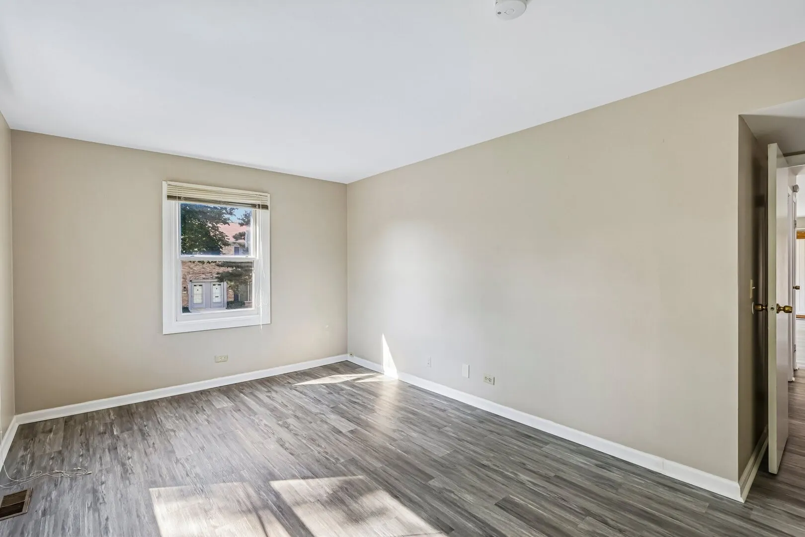 1760 BRISTOL Walk IL #B