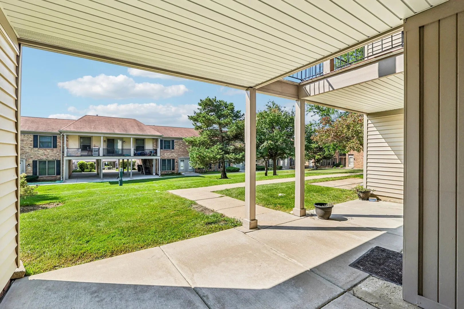 1760 BRISTOL Walk IL #B