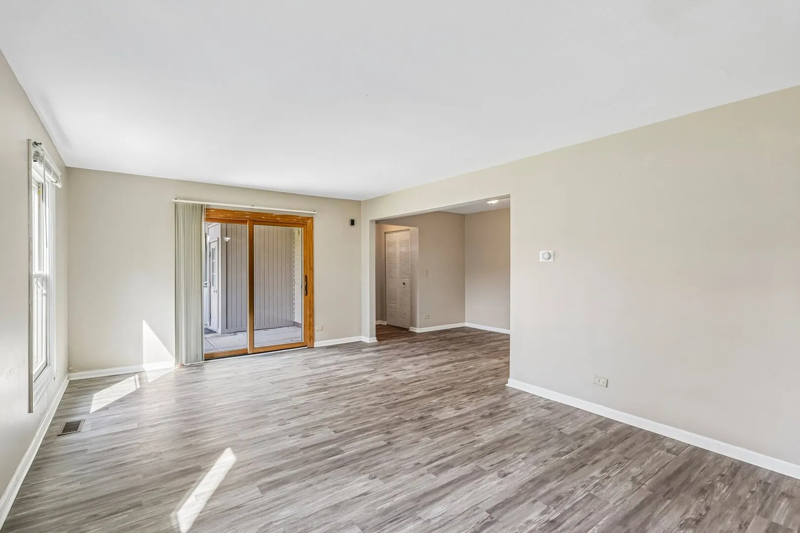 1760 BRISTOL Walk IL #B