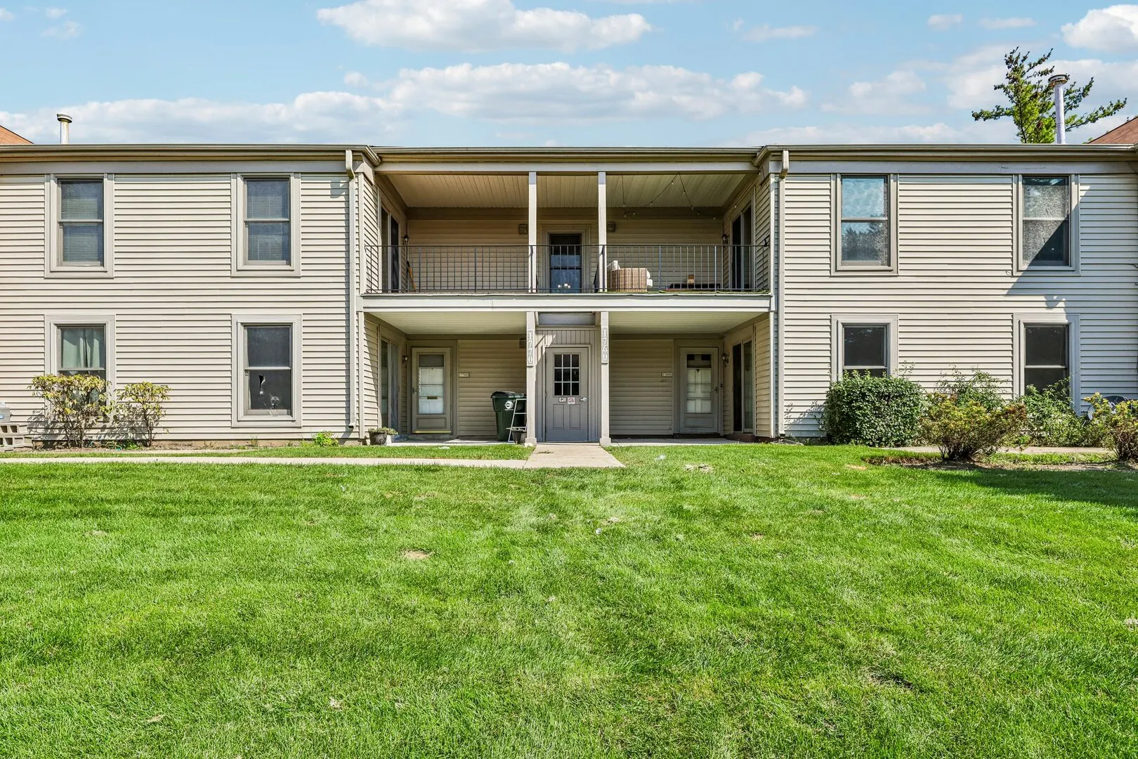 1760 BRISTOL Walk IL #B