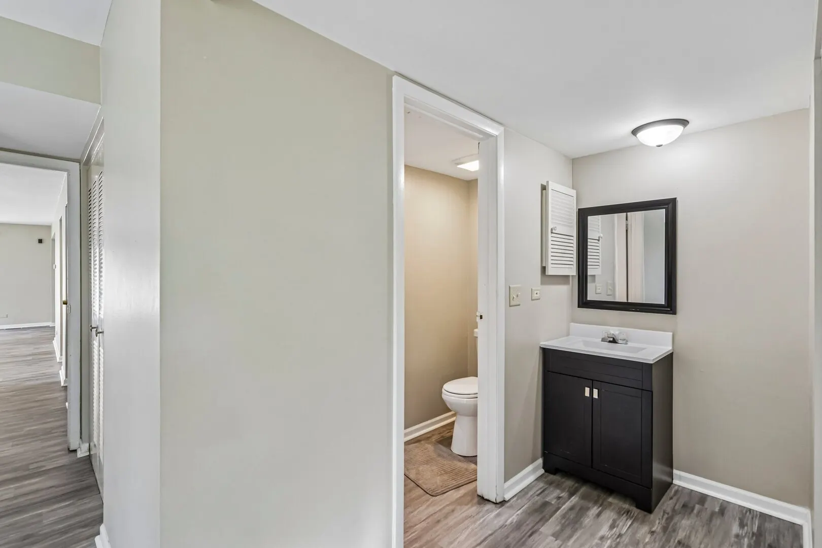 1760 BRISTOL Walk IL #B