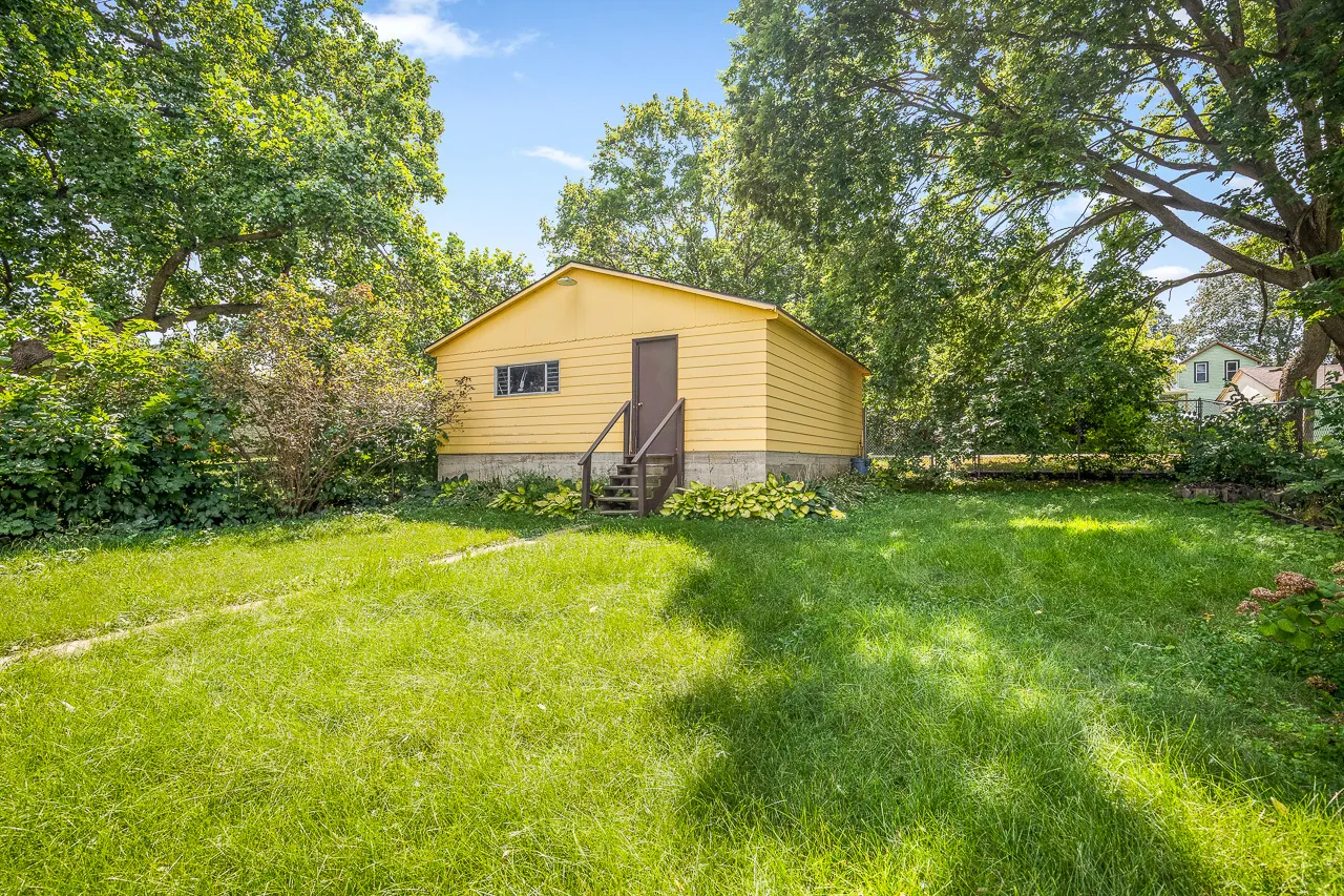 521 E Pleasant Street IL
