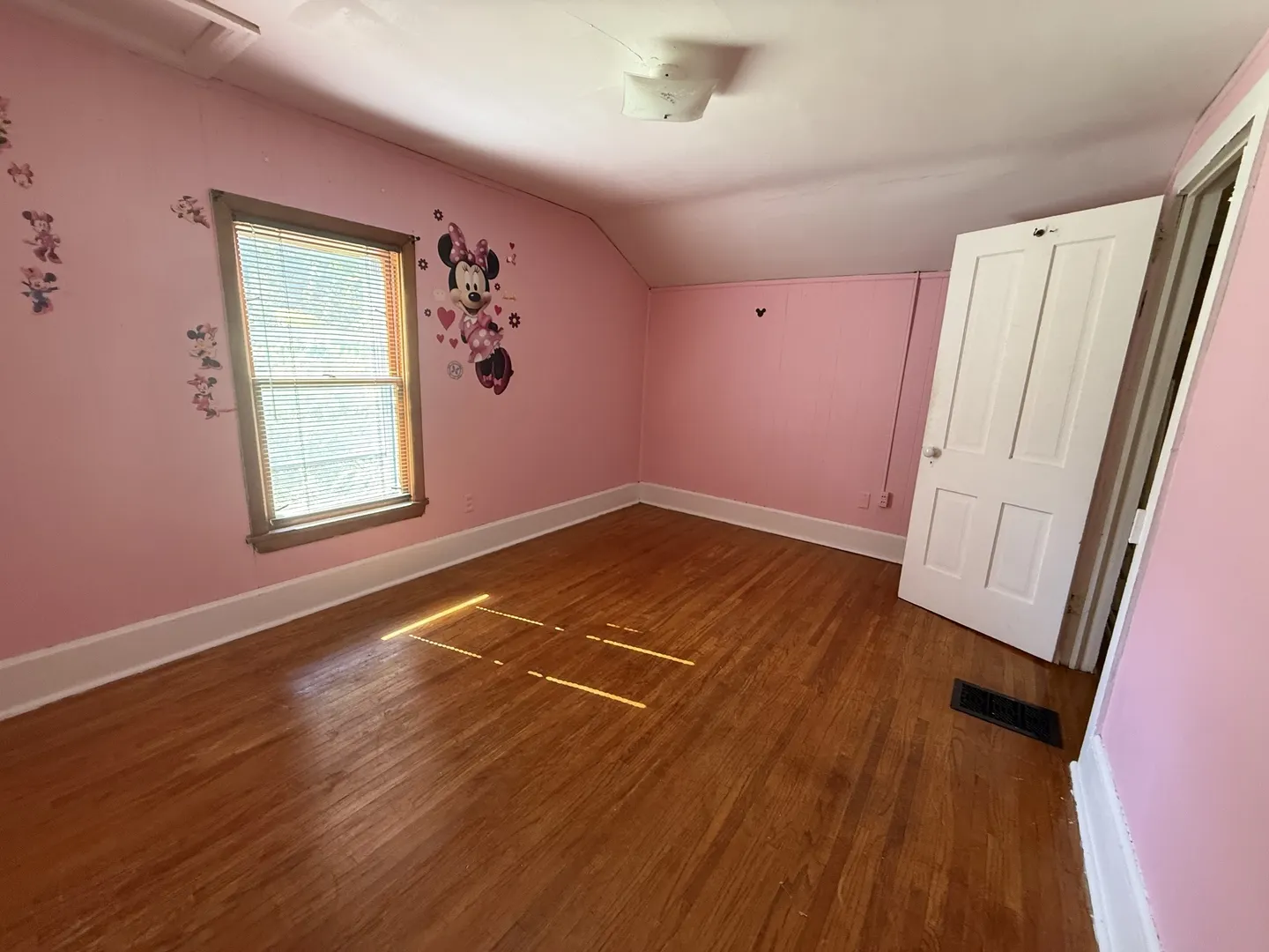 521 E Pleasant Street IL