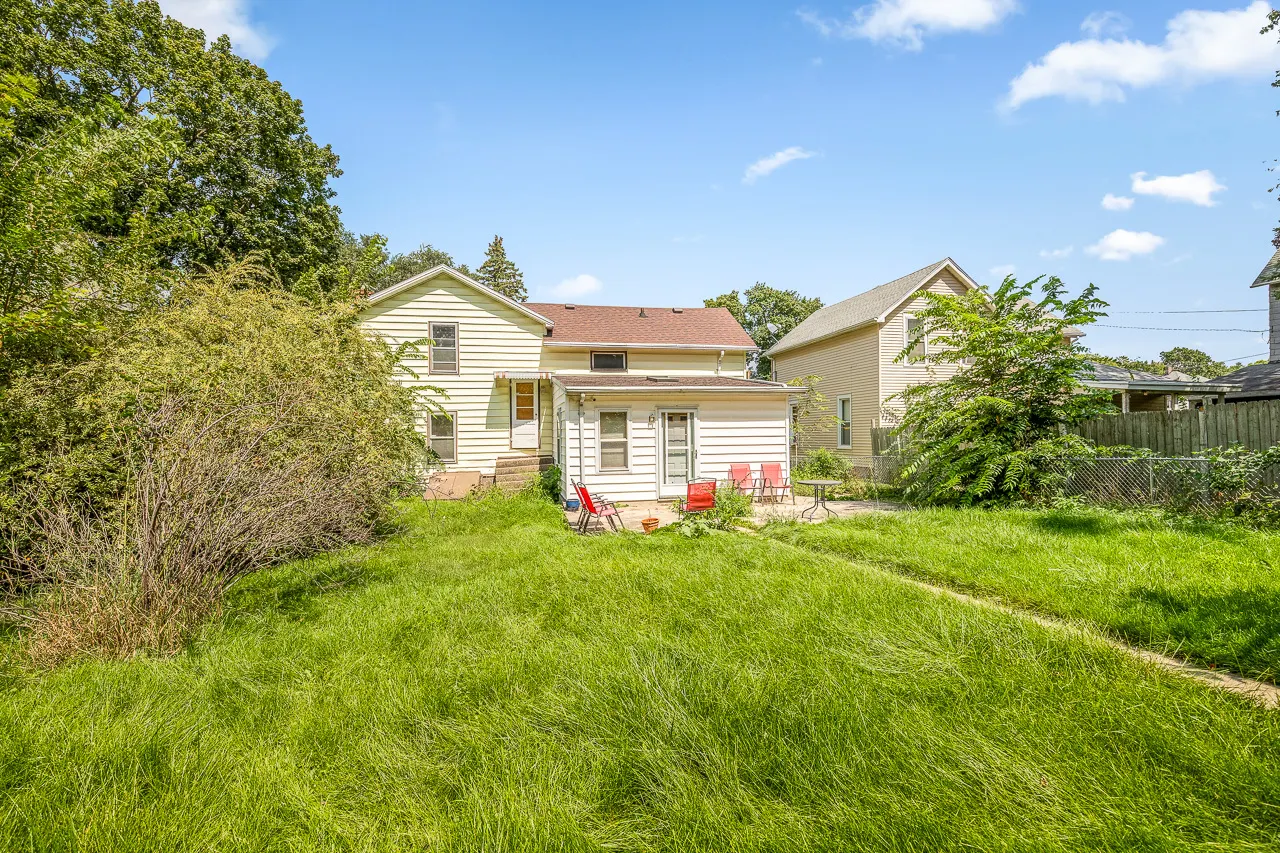 521 E Pleasant Street IL