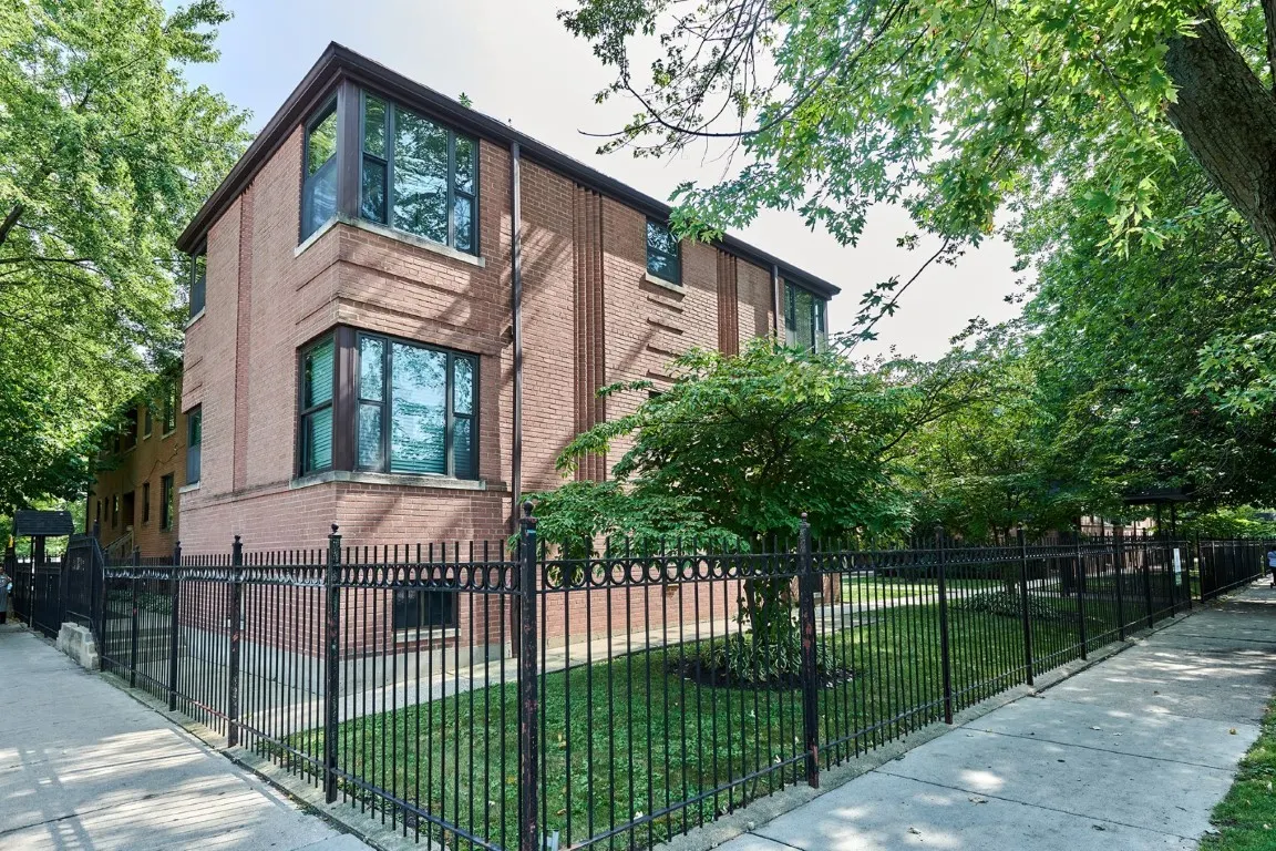 7375 N Winchester Avenue IL #1E