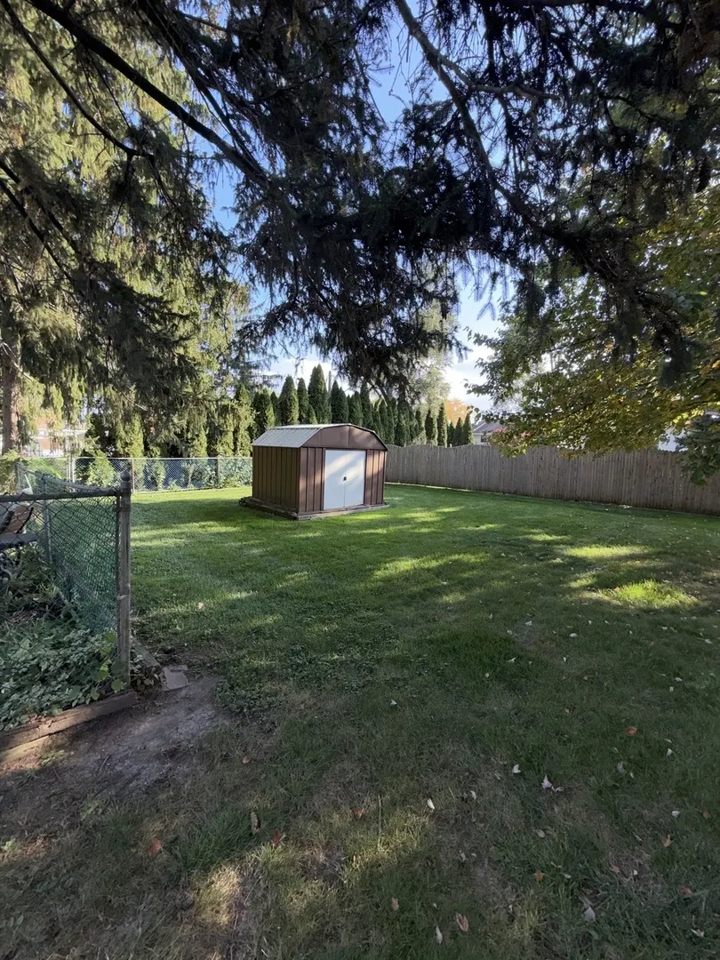 557 E 2nd Street IL