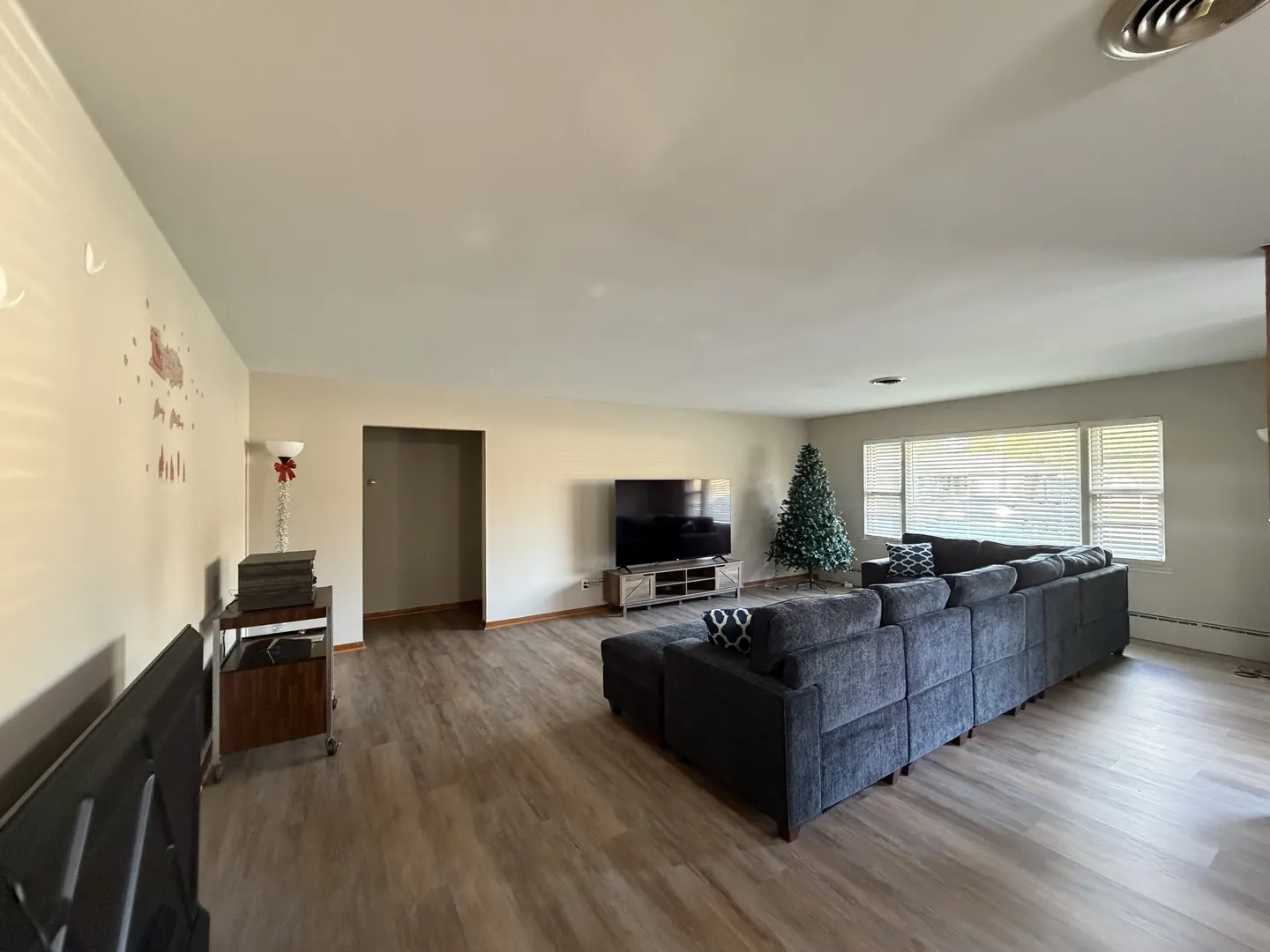 557 E 2nd Street IL