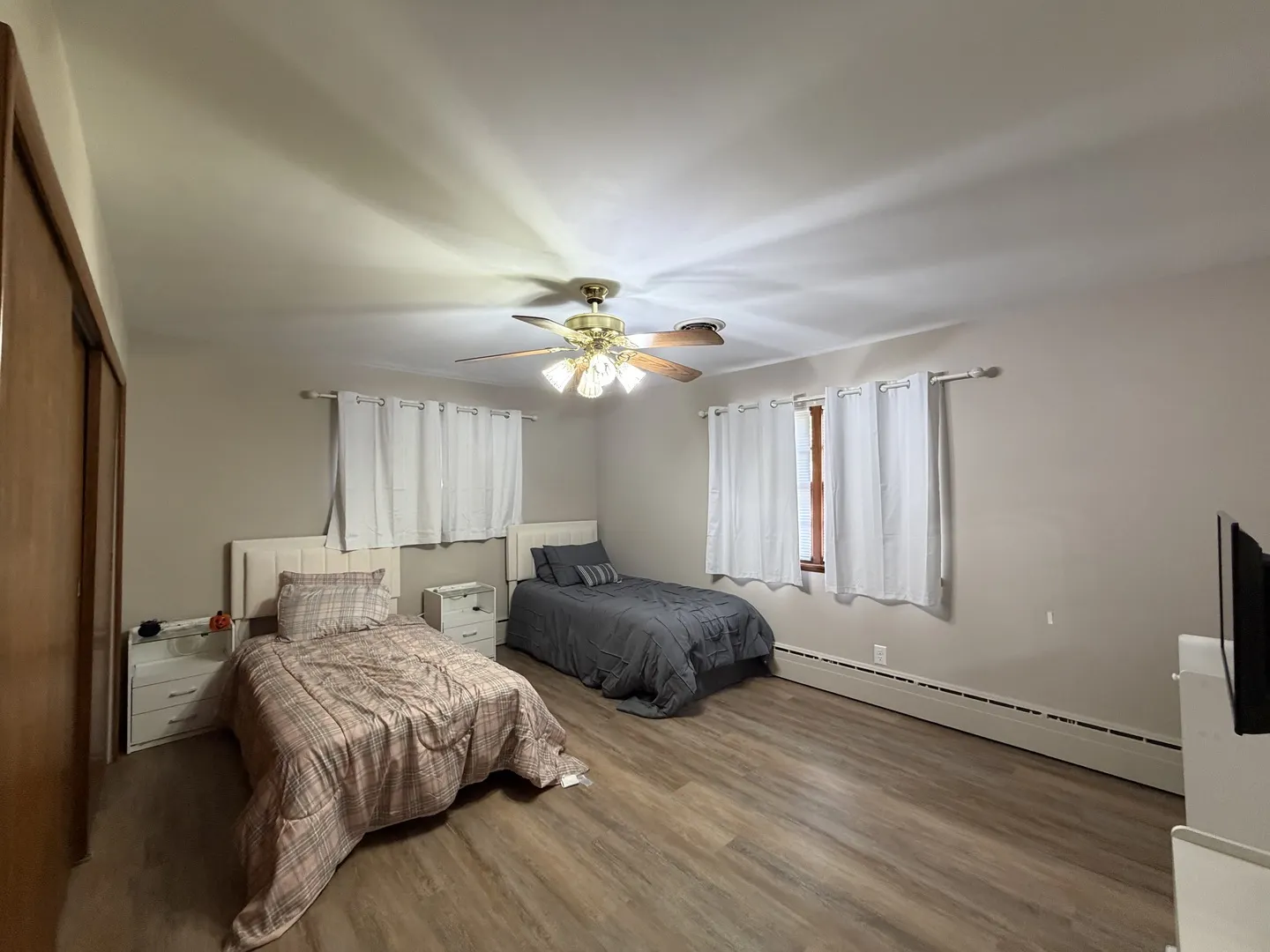 557 E 2nd Street IL