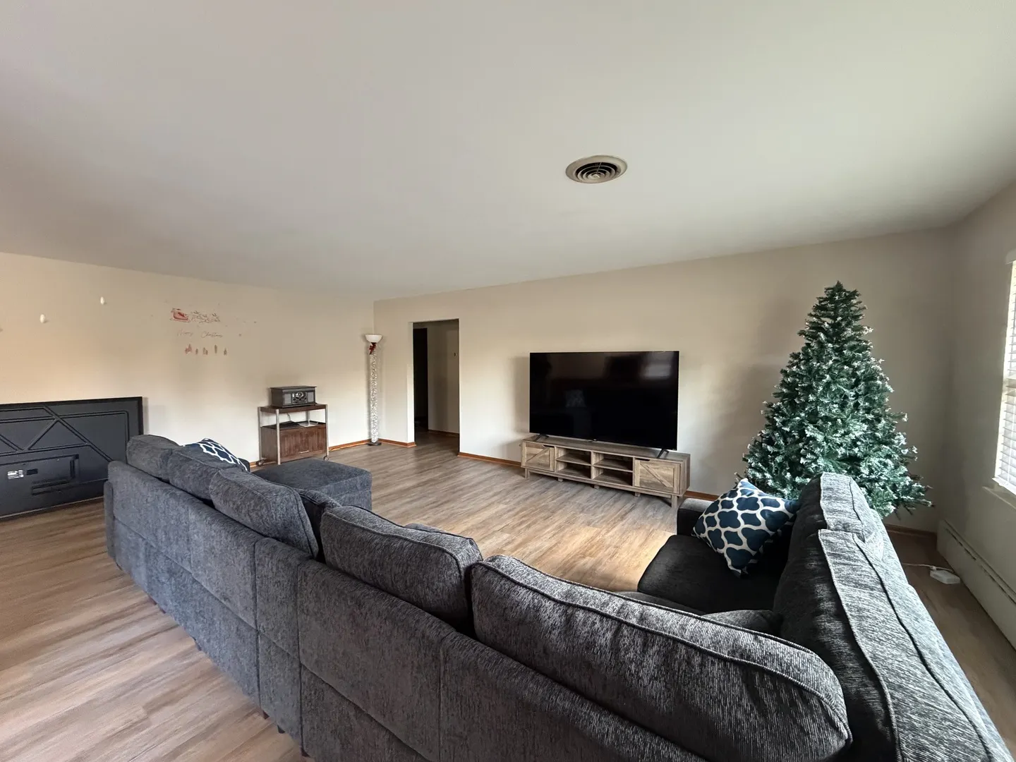 557 E 2nd Street IL