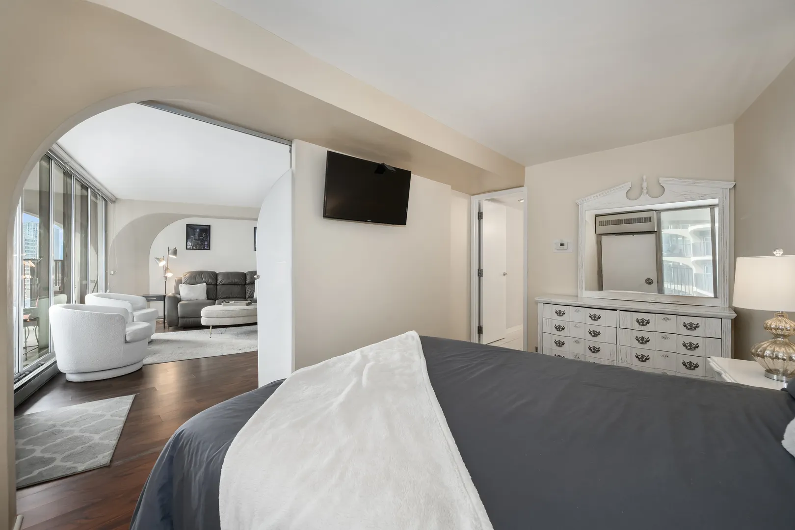 300 N STATE Street IL #3608
