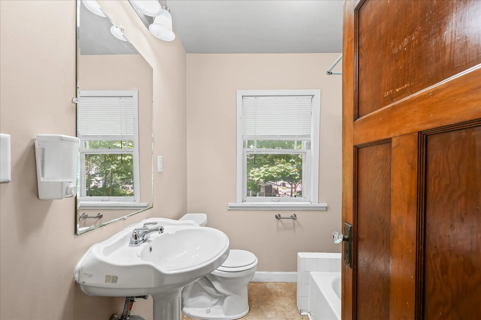 401 W Elm Street IL