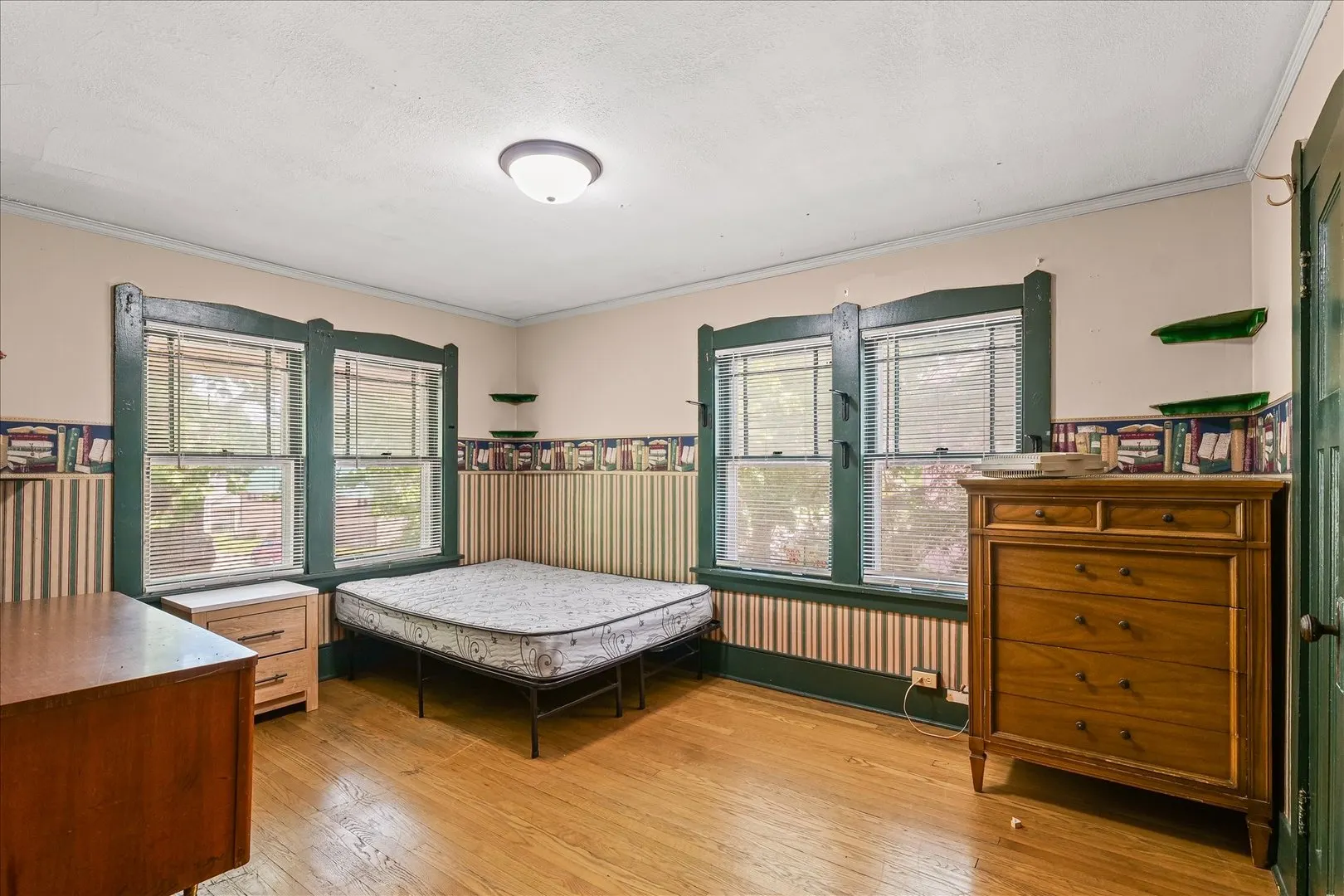 401 W Elm Street IL