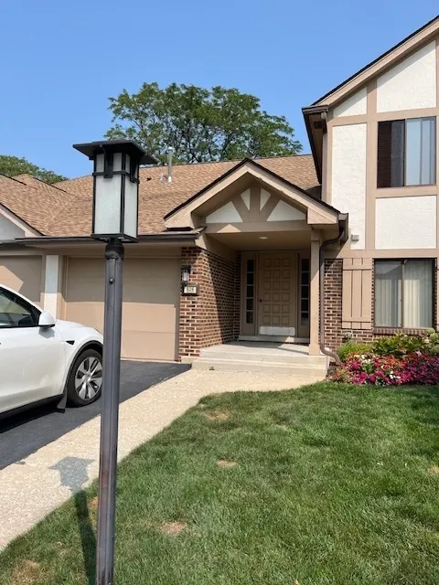 826 Thornton Court IL #1B