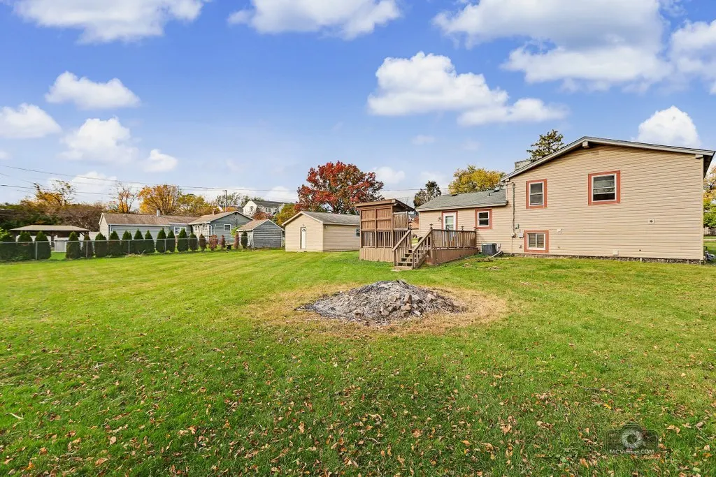 21W381 Fullerton Avenue IL