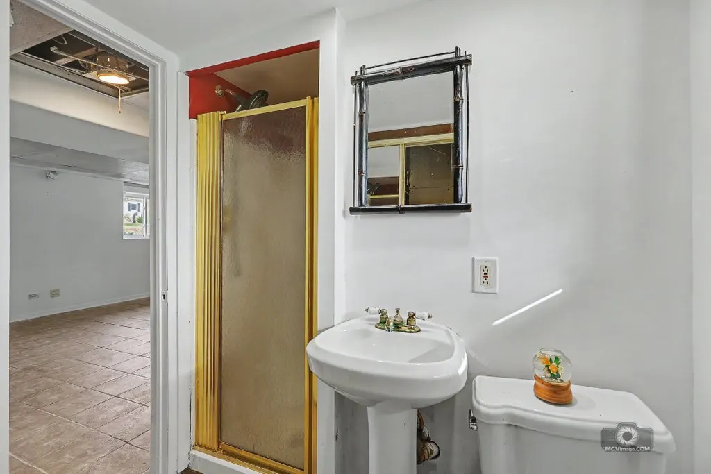 21W381 Fullerton Avenue IL