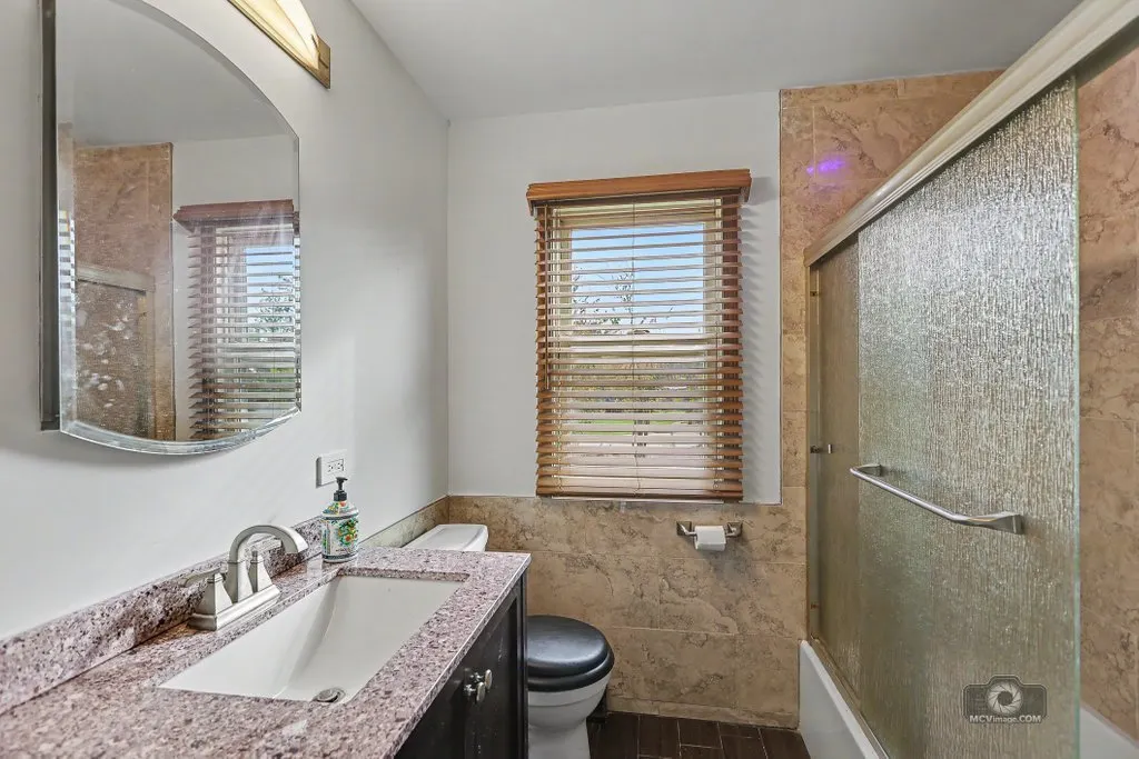 21W381 Fullerton Avenue IL