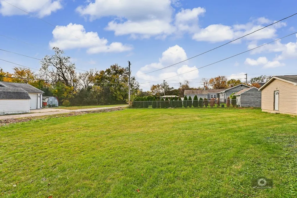 21W381 Fullerton Avenue IL