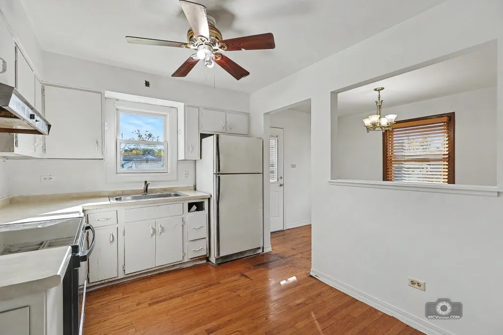 21W381 Fullerton Avenue IL