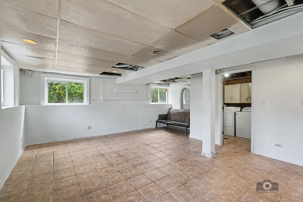 21W381 Fullerton Avenue IL
