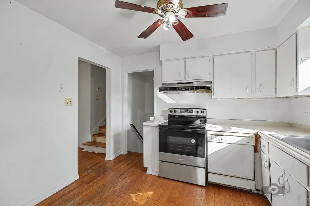 21W381 Fullerton Avenue IL