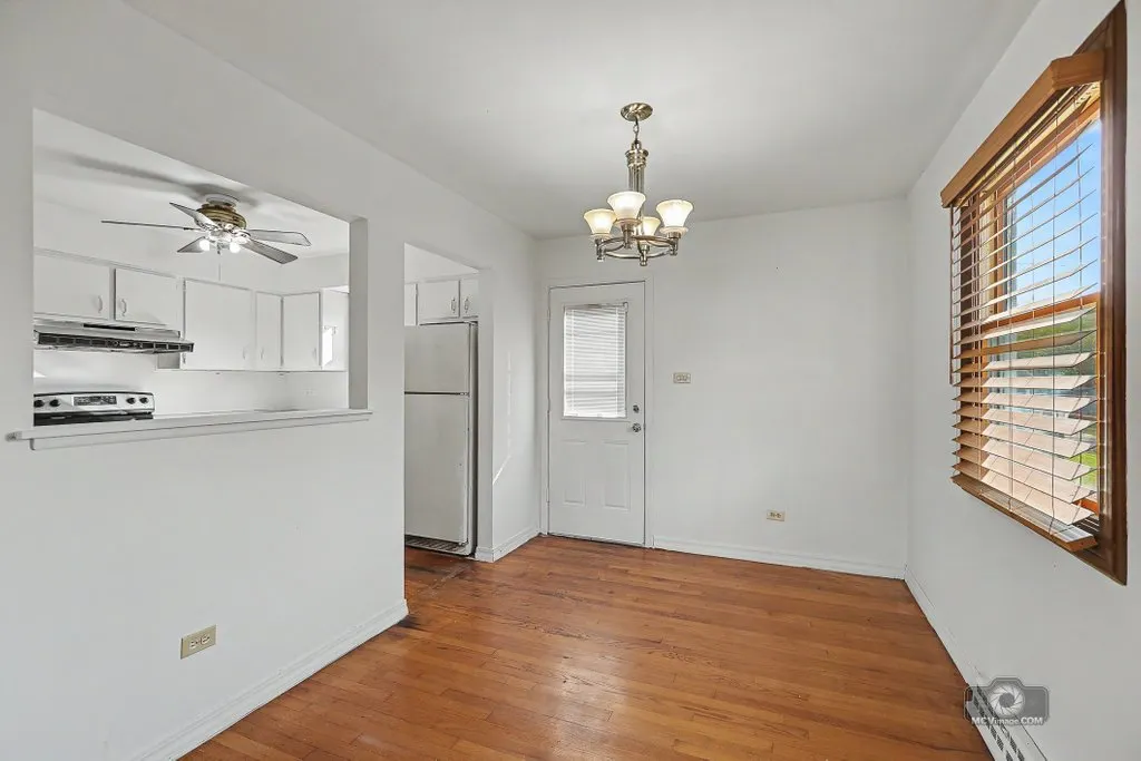 21W381 Fullerton Avenue IL