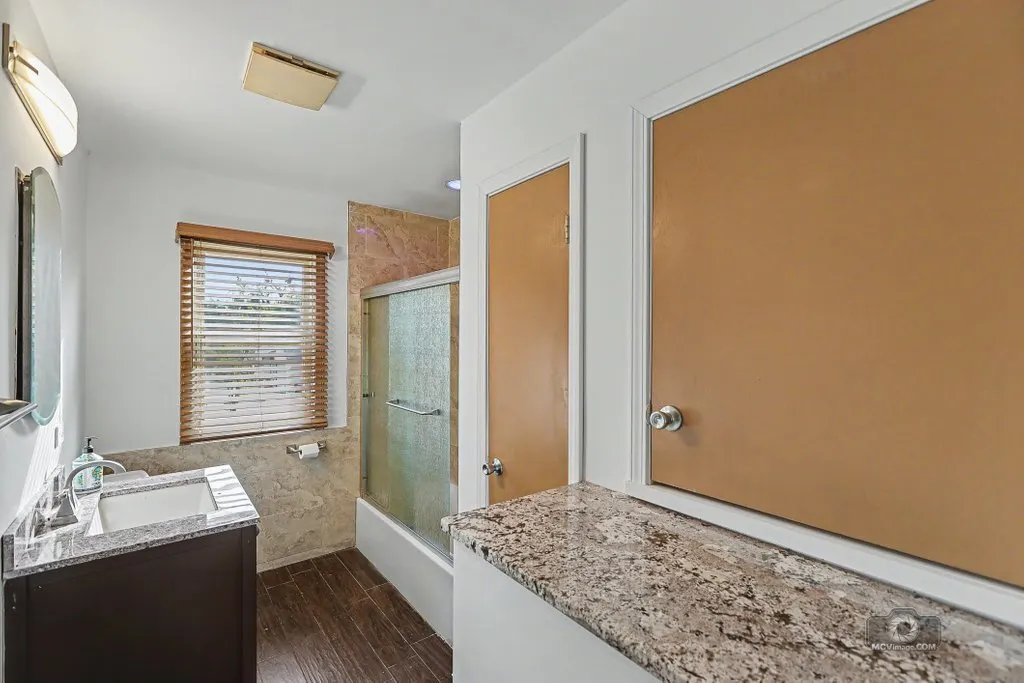 21W381 Fullerton Avenue IL