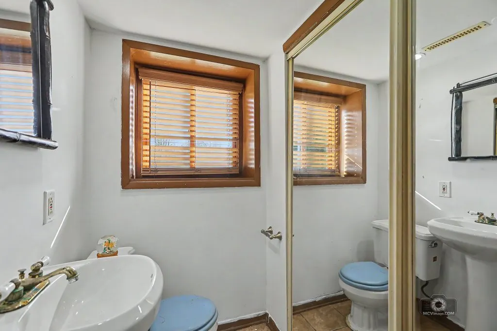 21W381 Fullerton Avenue IL
