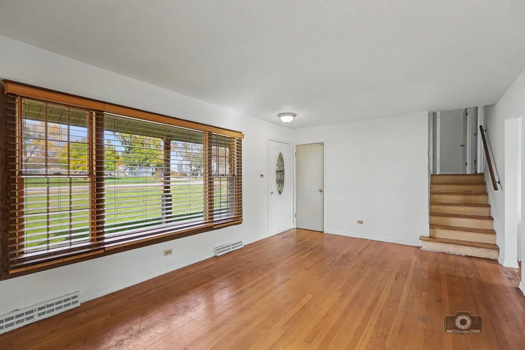 21W381 Fullerton Avenue IL