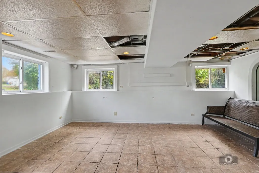 21W381 Fullerton Avenue IL