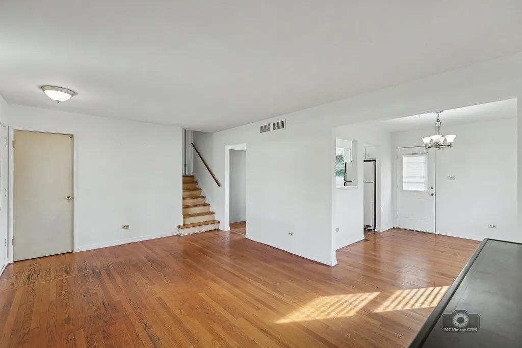 21W381 Fullerton Avenue IL