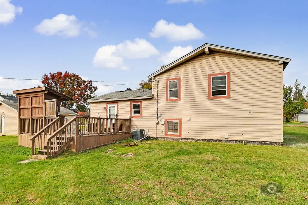 21W381 Fullerton Avenue IL