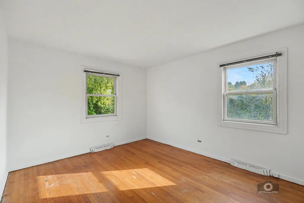 21W381 Fullerton Avenue IL