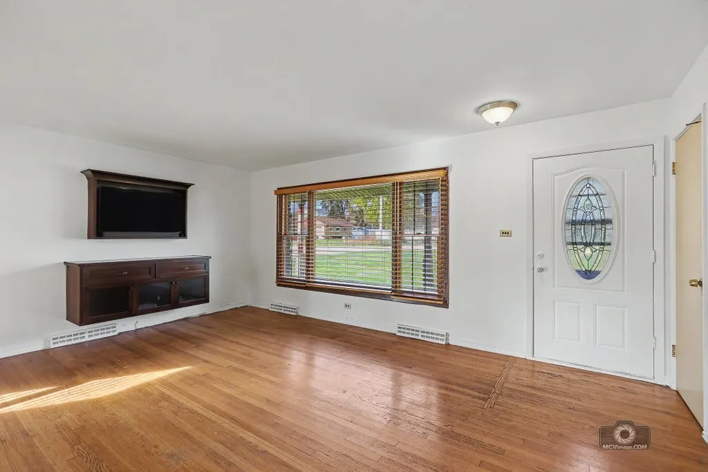 21W381 Fullerton Avenue IL