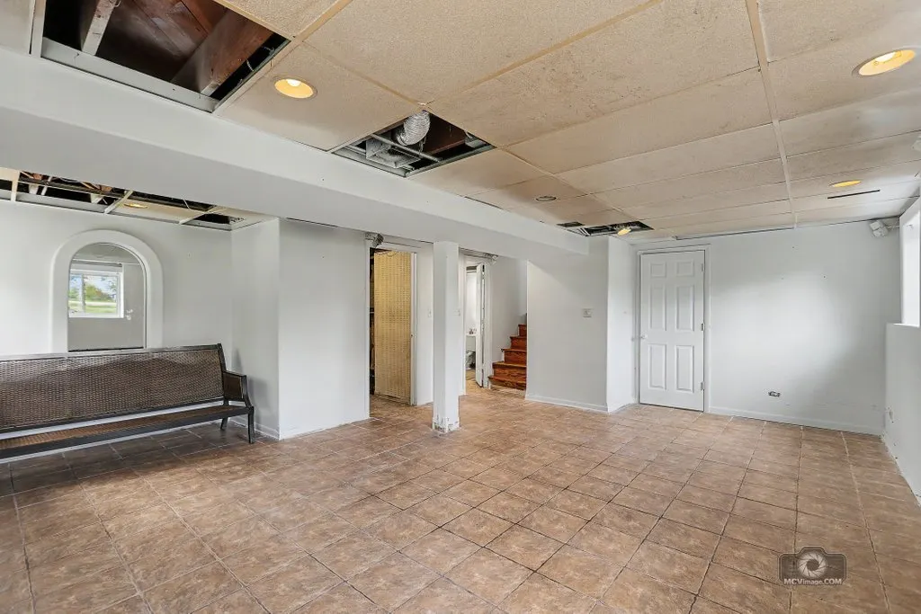 21W381 Fullerton Avenue IL