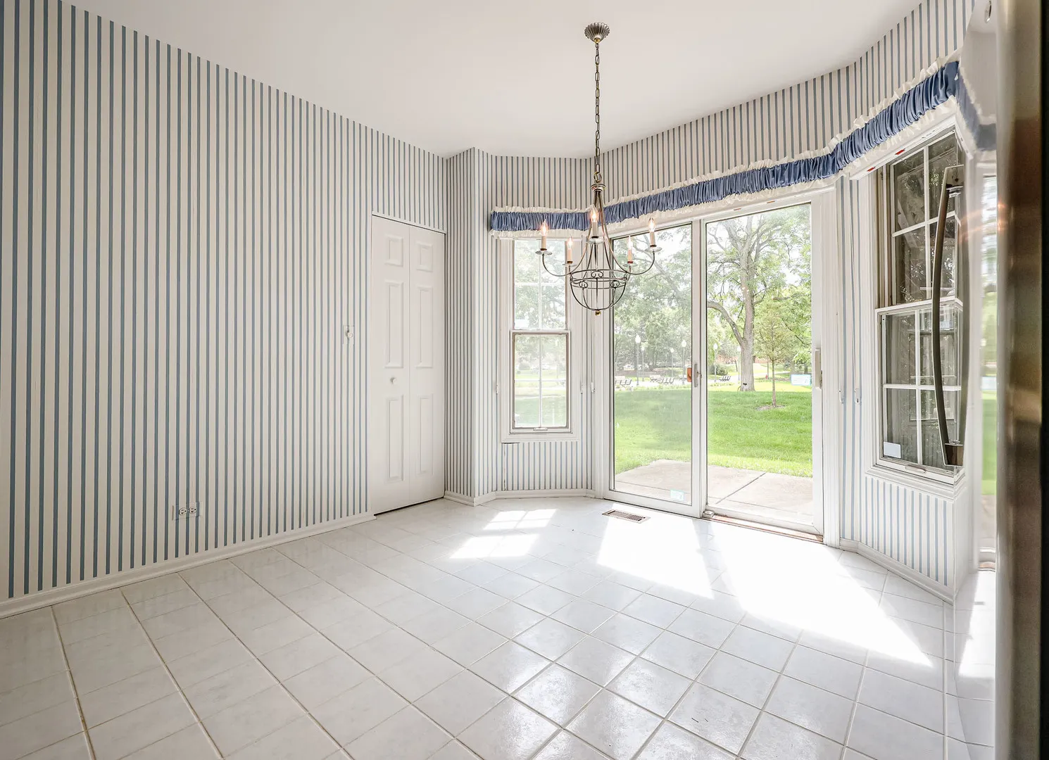 407 Town Place Circle IL #407
