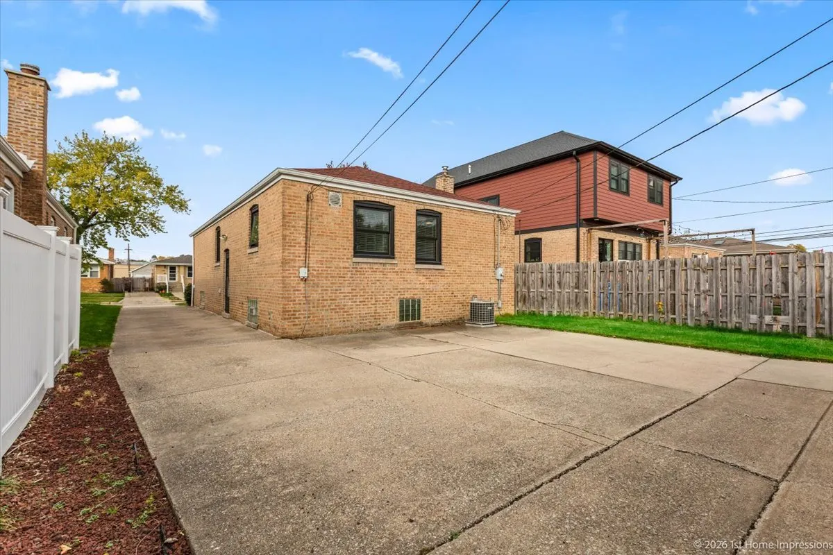 10241 S Albany Avenue IL