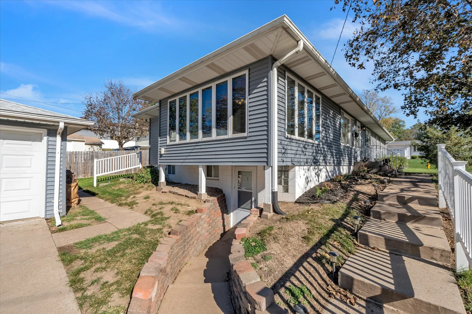2106 W COLUMBIA Avenue IA