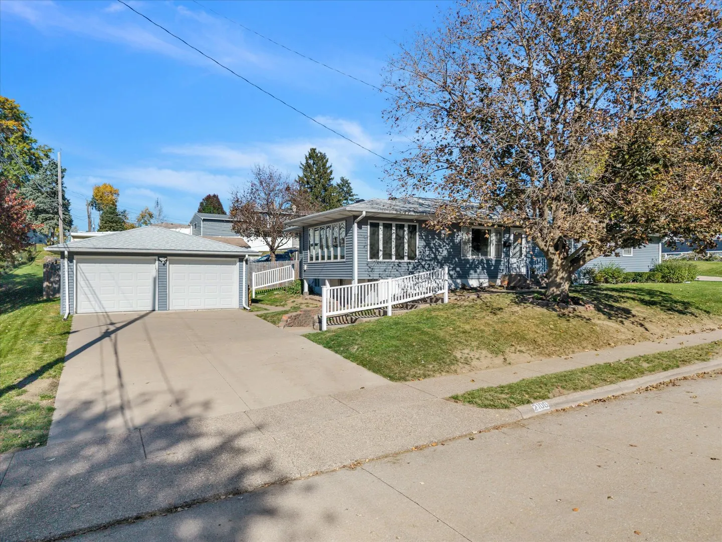 2106 W COLUMBIA Avenue IA