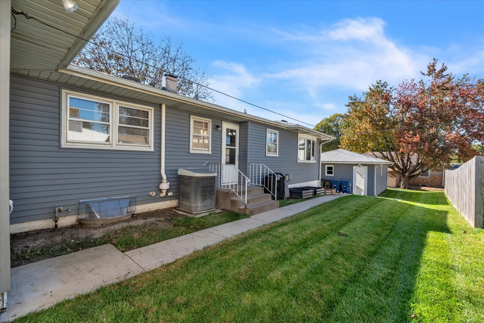 2106 W COLUMBIA Avenue IA