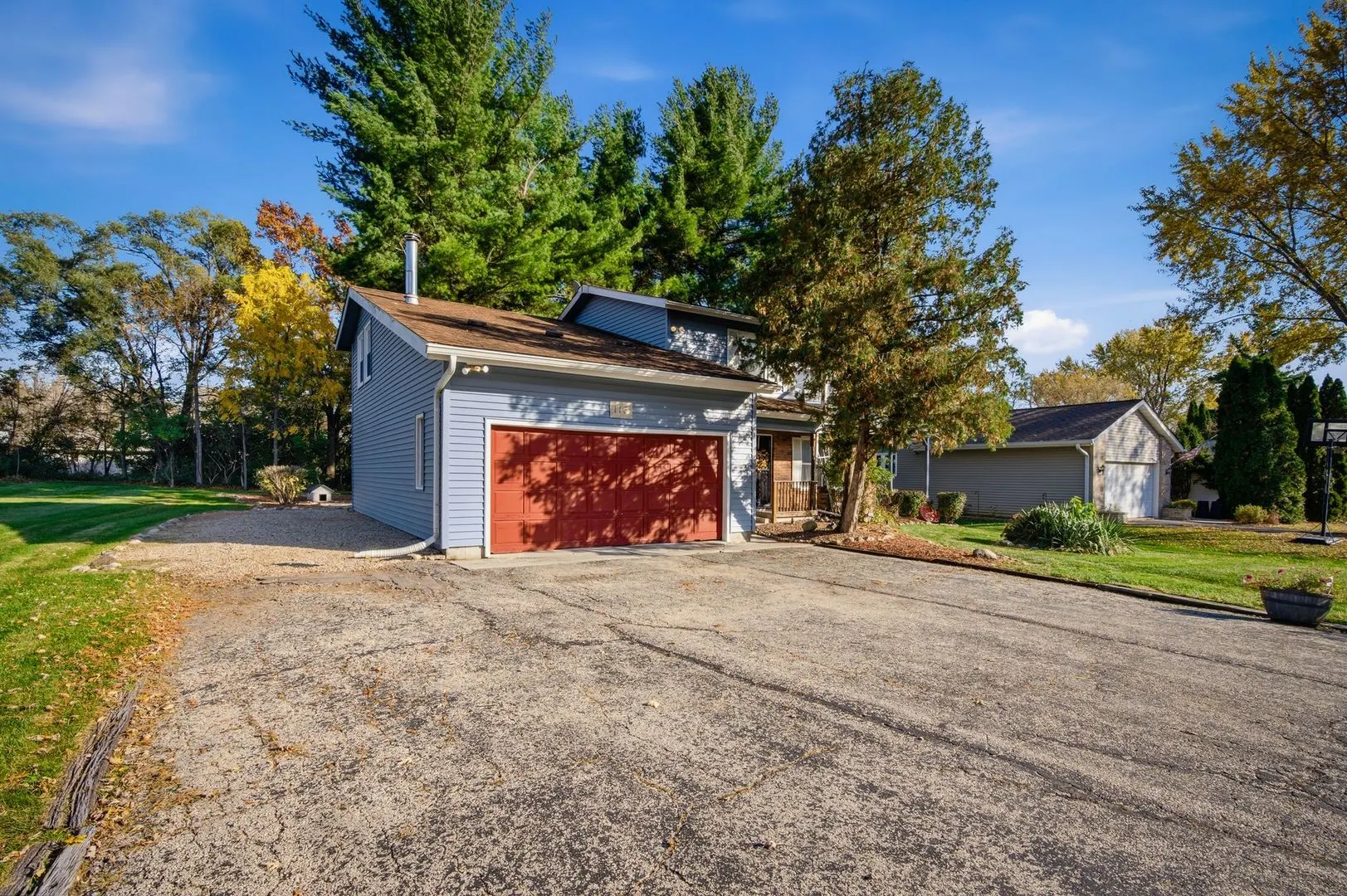 113 Queensbury Place IL