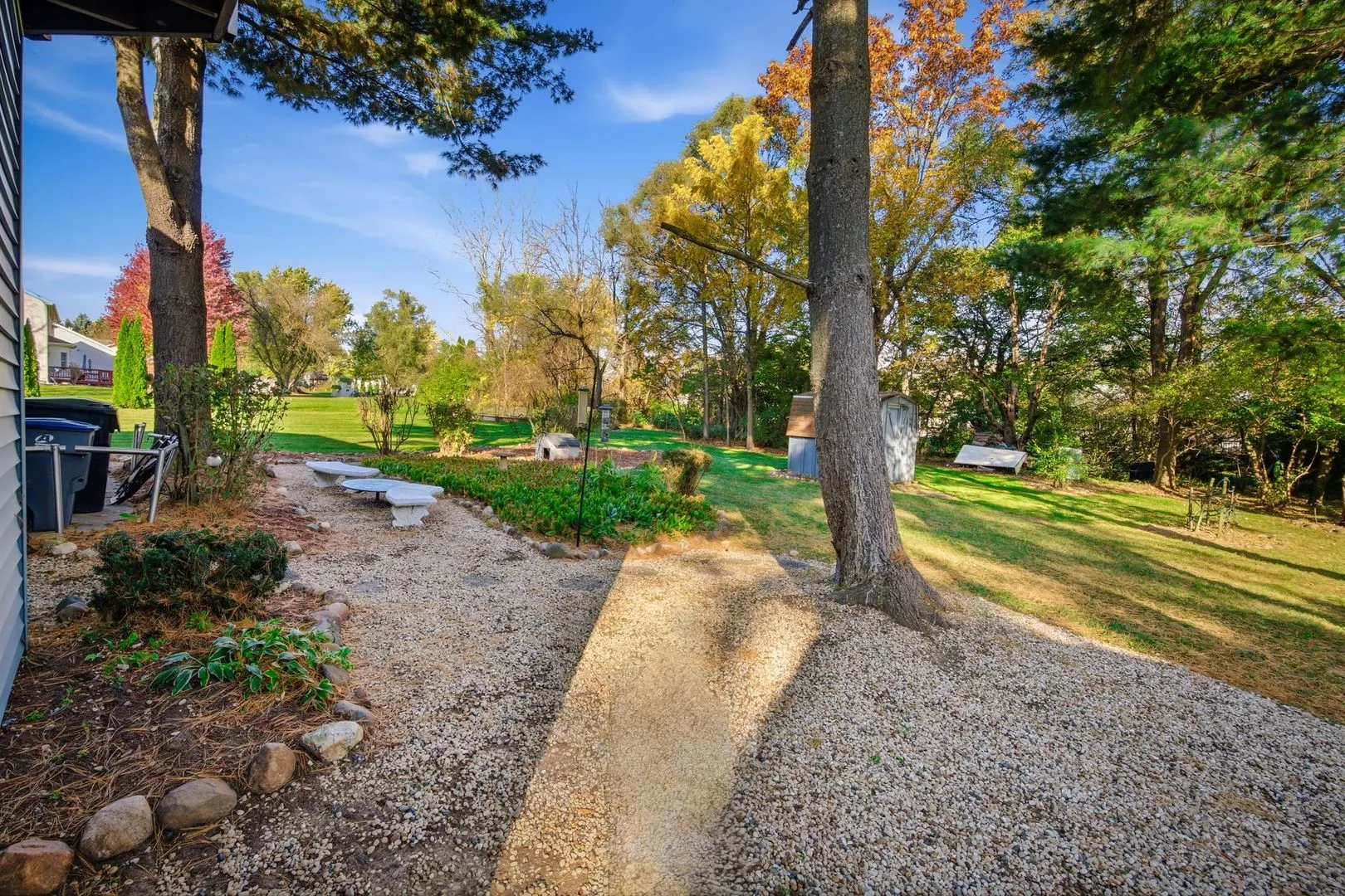 113 Queensbury Place IL