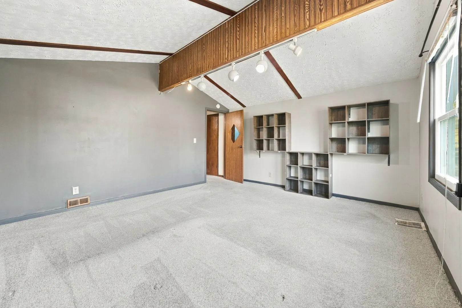 113 Queensbury Place IL