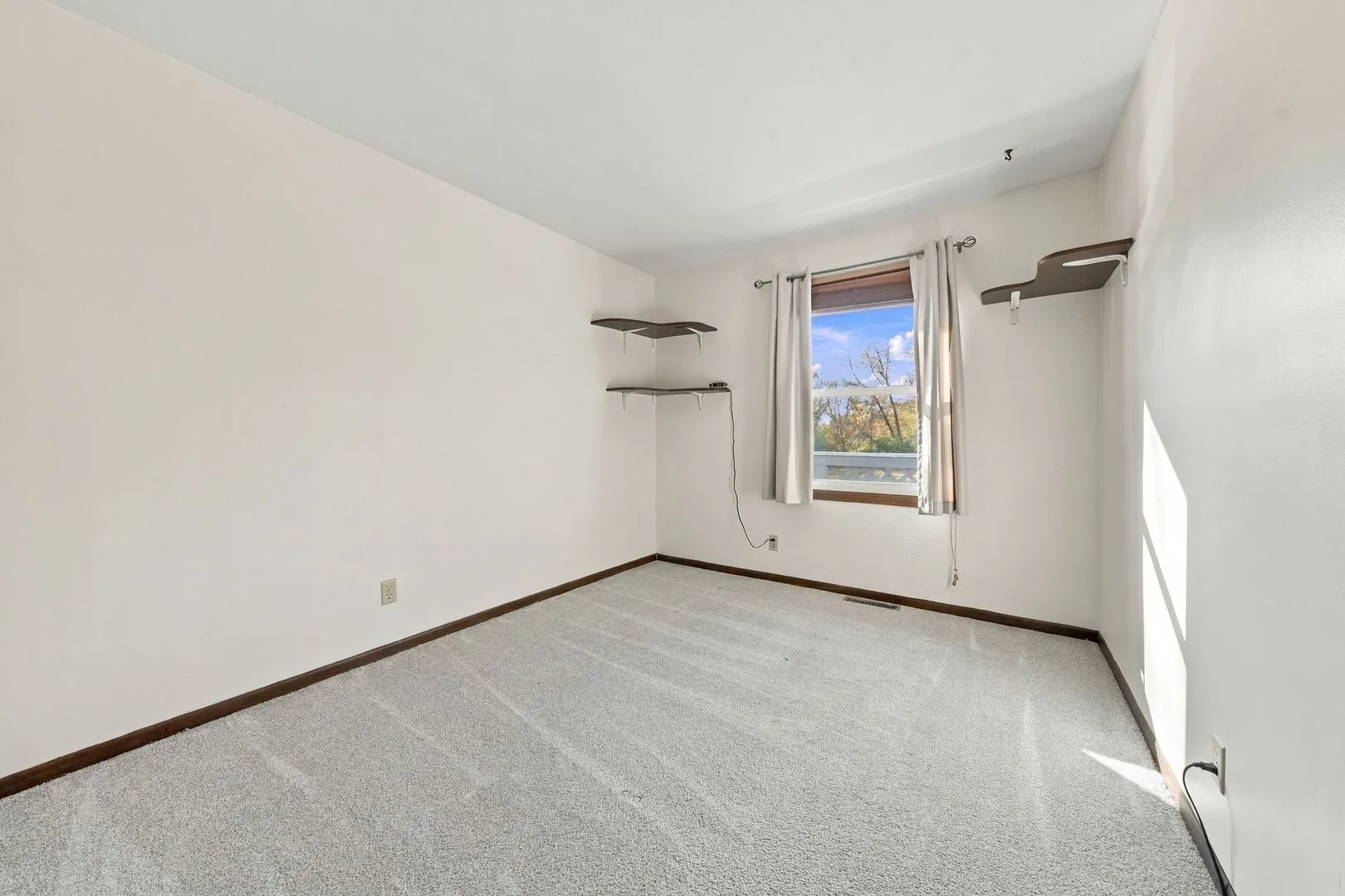 113 Queensbury Place IL